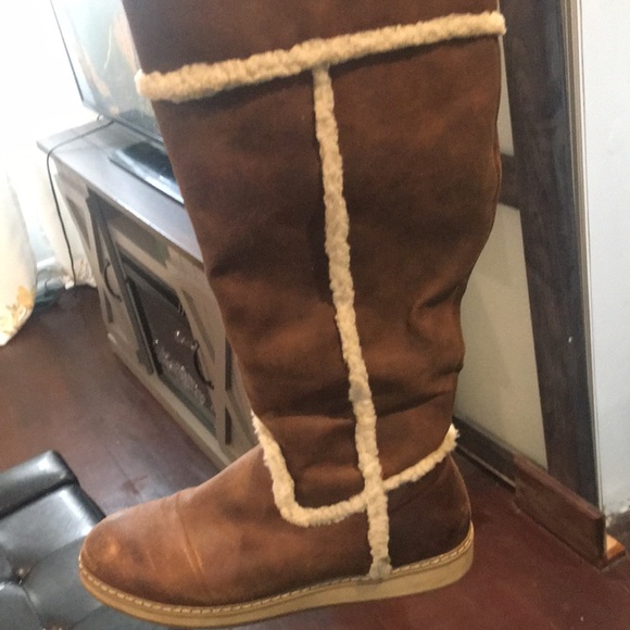 Size 10 boots - Picture 2 of 4